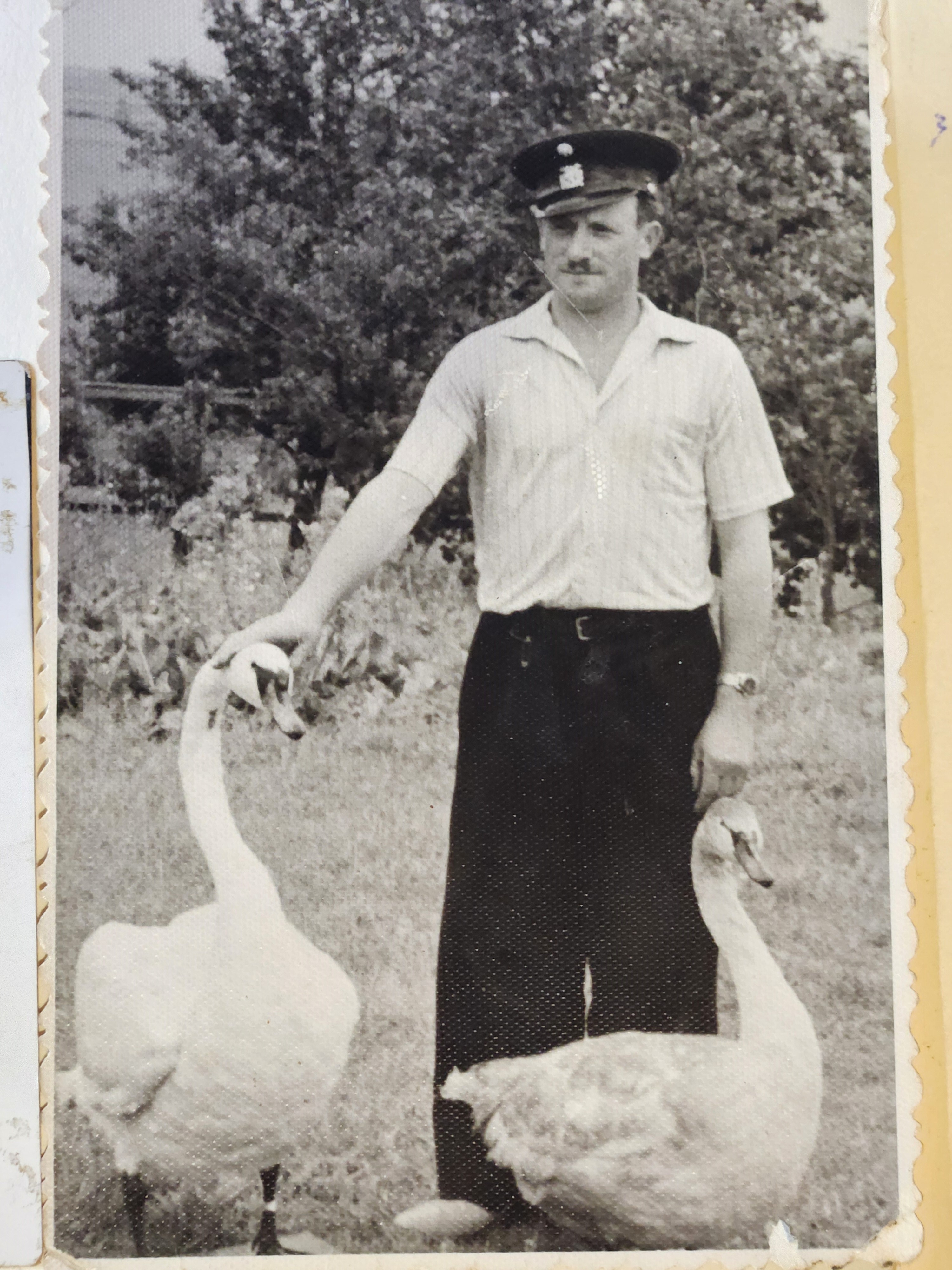 Antanas Rančelis su savo augintinėmis 1963m..jpg